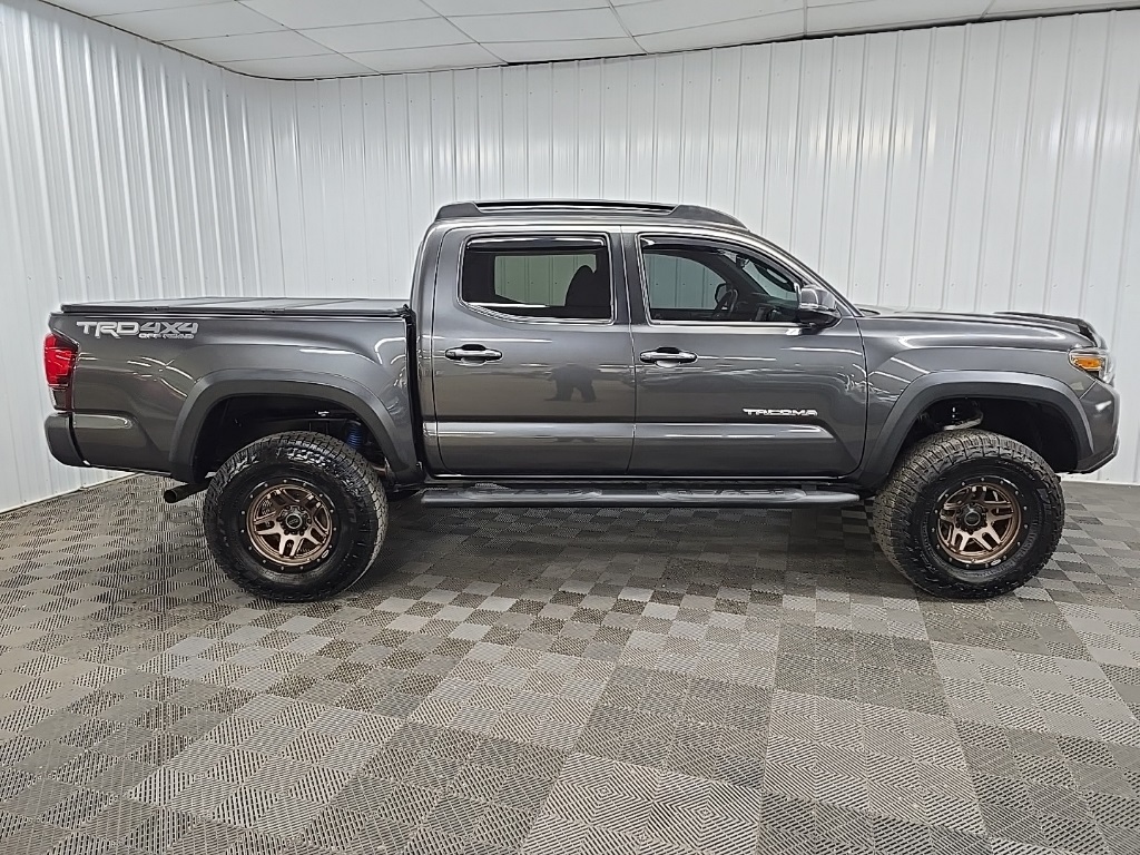 2019 Toyota Tacoma 4x4 TRD Double Cab photo 2