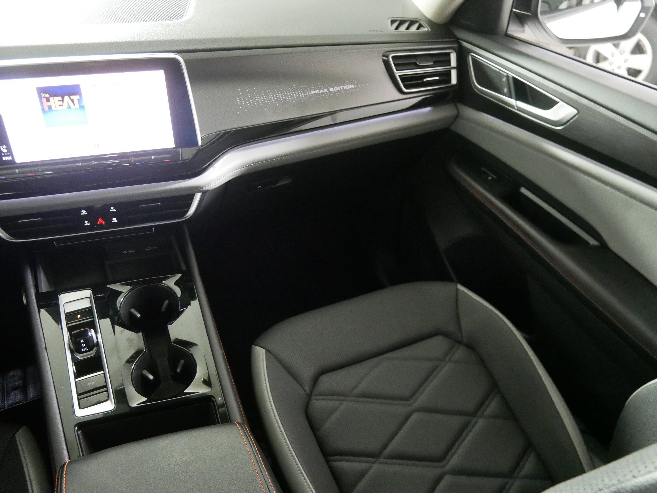 2024 Volkswagen Atlas Peak Edition SE Technology photo 11