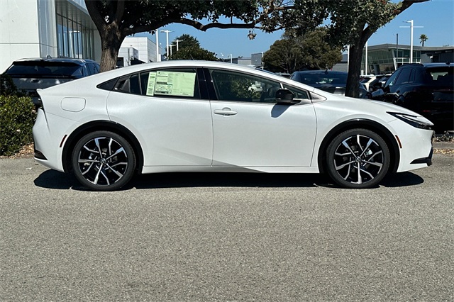 2026 Toyota Prius Plug-in Hybrid XSE photo 3