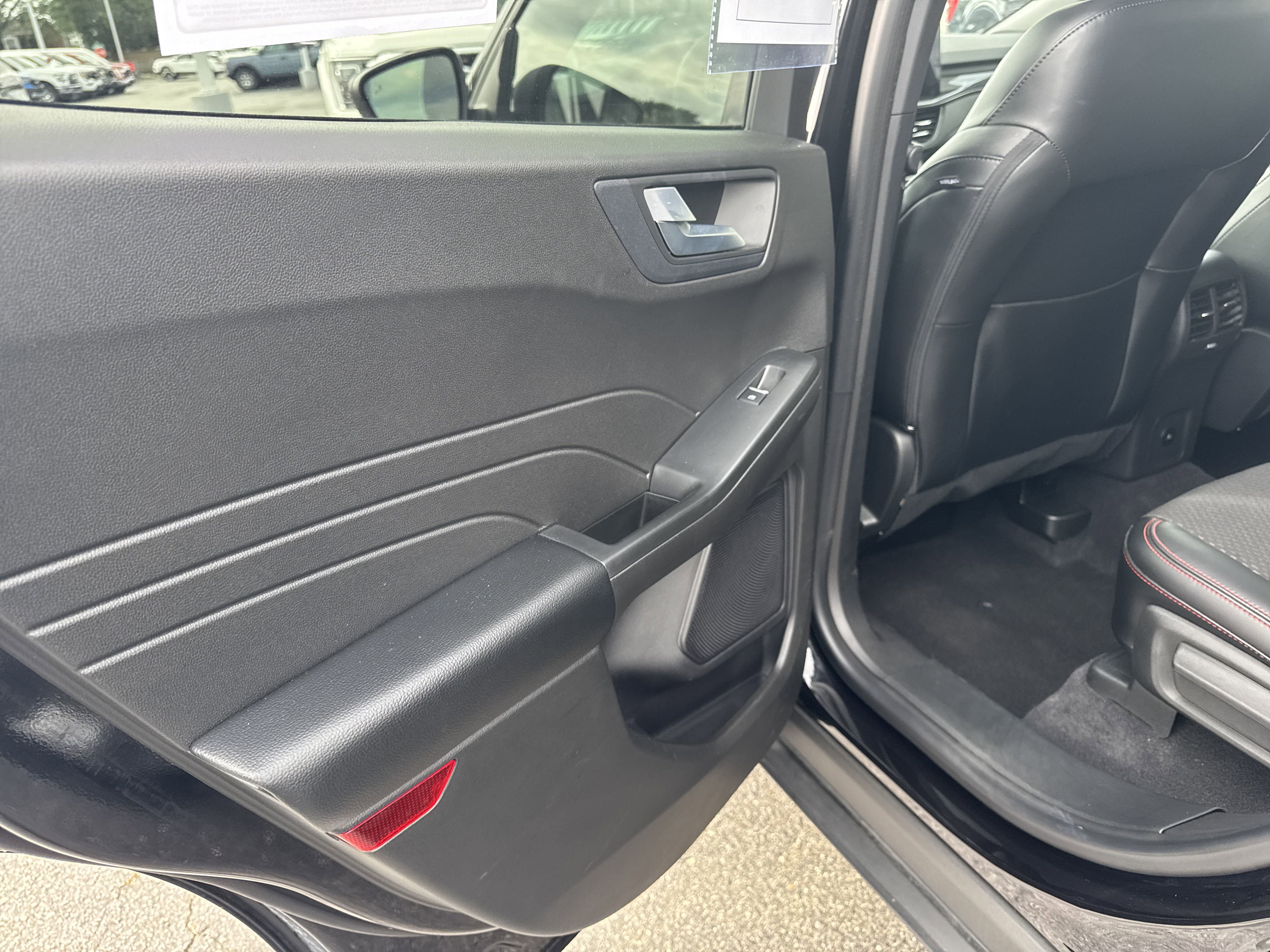 2023 Ford Escape ST-Line photo 12