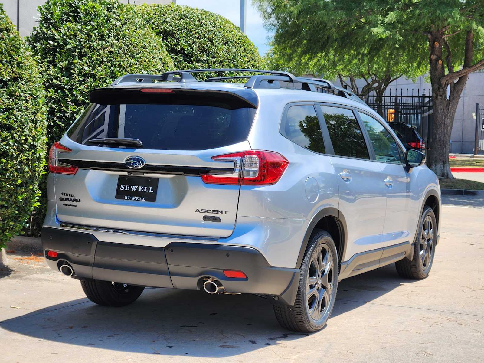 2025 Subaru Ascent Onyx Edition Touring photo 2