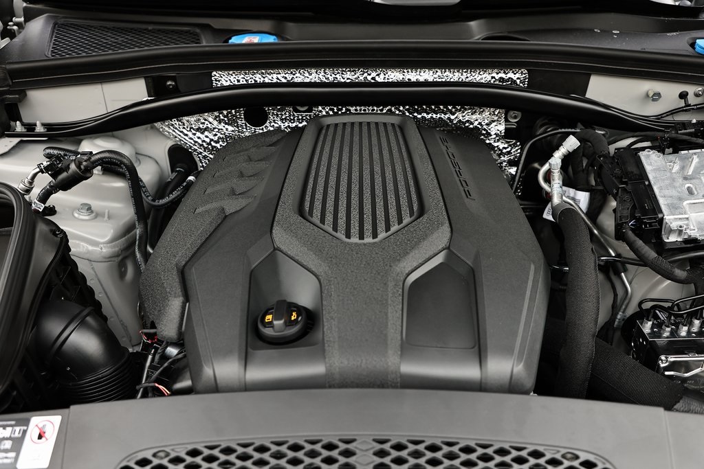 2025 Porsche Macan T photo 31