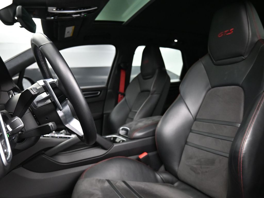 2021 Porsche Cayenne GTS photo 2