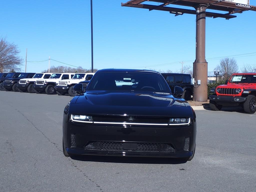 2025 Dodge Charger Daytona Scat Pack photo 2