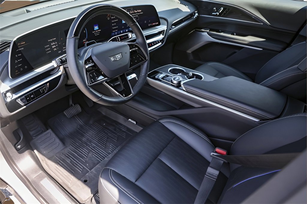 2024 Cadillac Lyriq Luxury photo 8