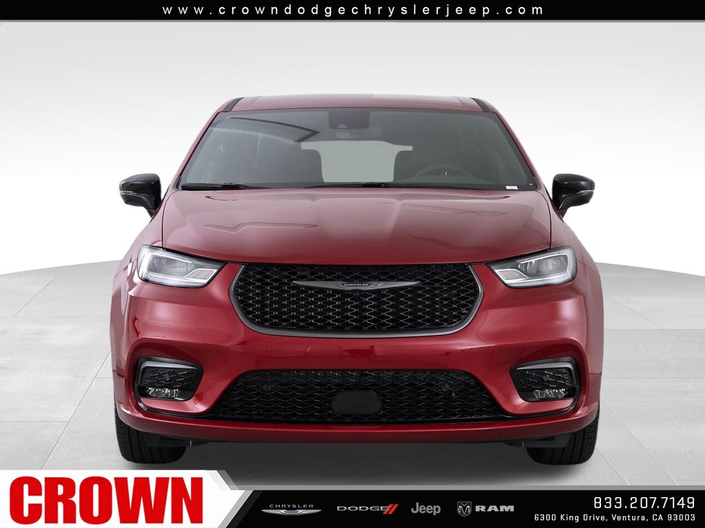 2026 Chrysler Pacifica photo 2