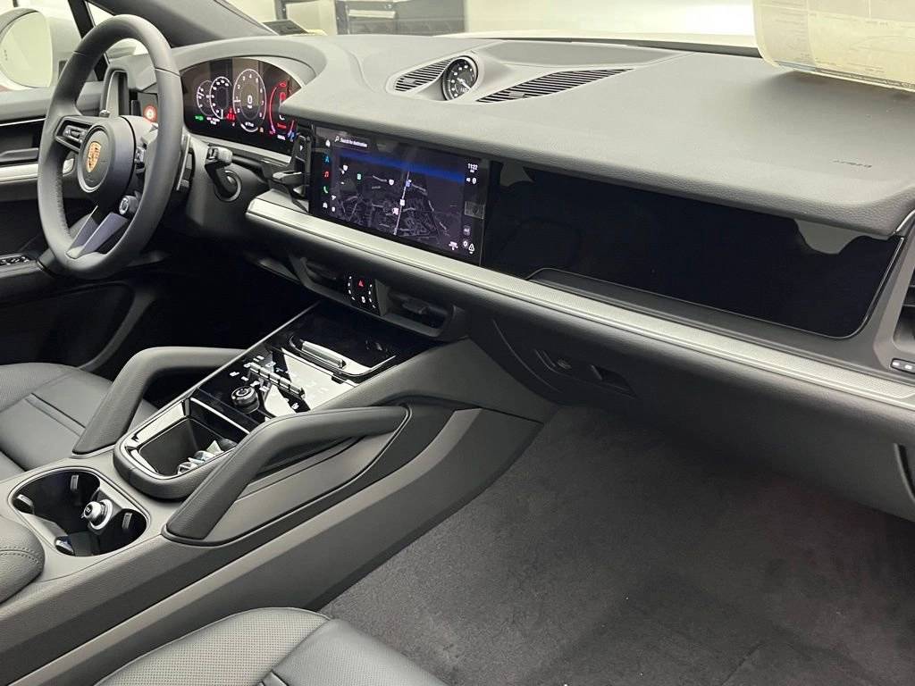 2026 Porsche Cayenne Coupe photo 25