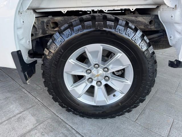 2023 Chevrolet Silverado 1500 LT photo 3