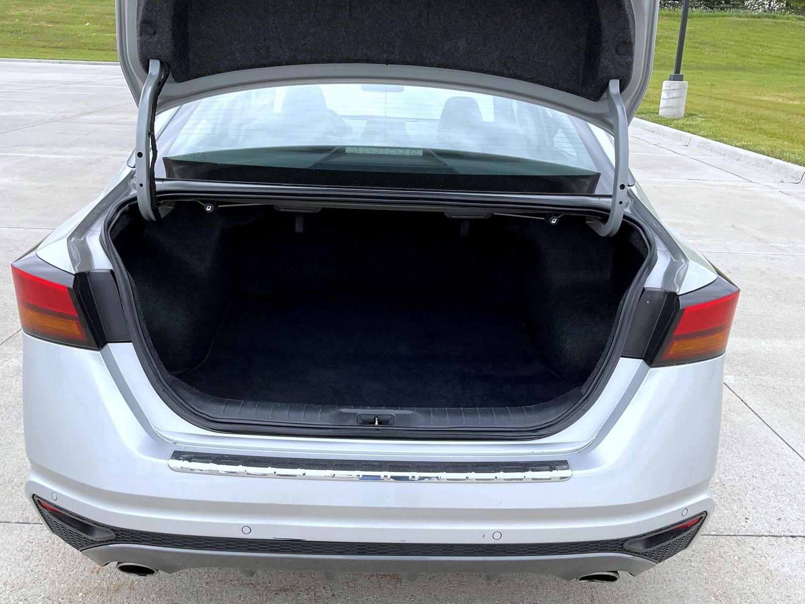 2022 Nissan Altima 2.5 SR photo 21