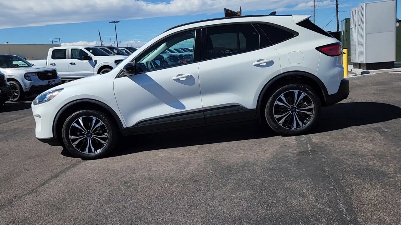 2022 Ford Escape SEL photo 2