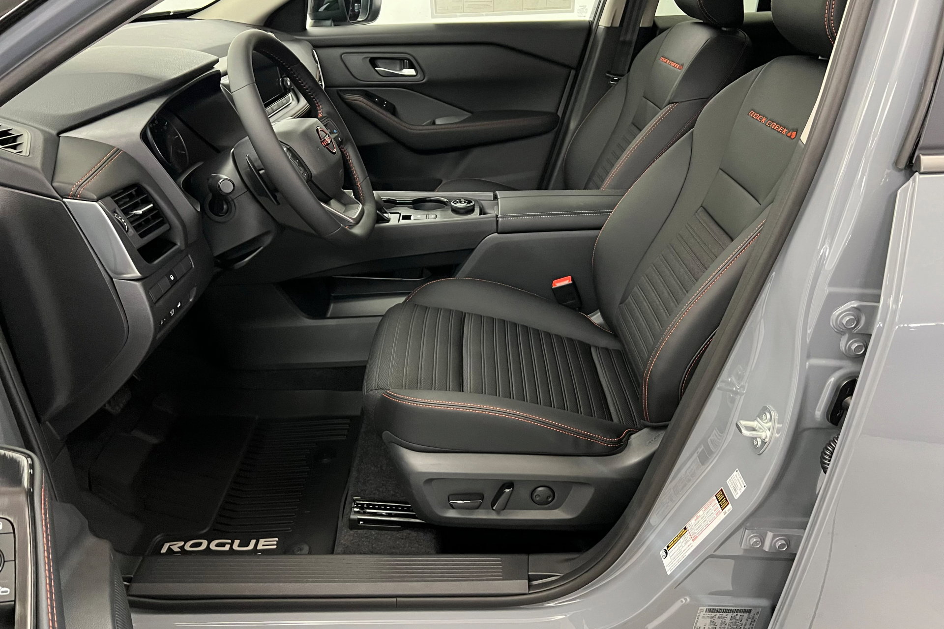 2026 Nissan Rogue SV photo 17