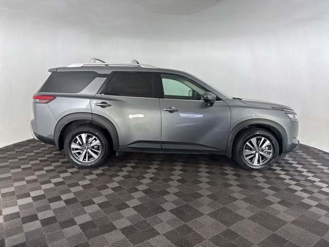 2024 Nissan Pathfinder SL photo 2
