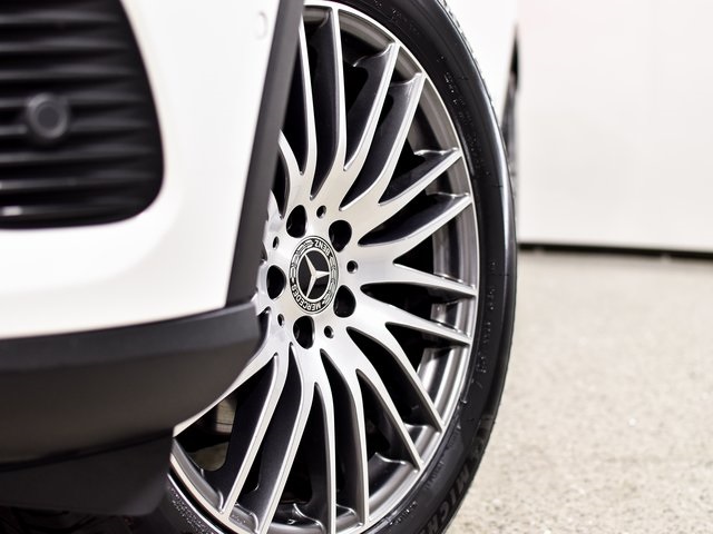 2023 Mercedes Benz GLC 300 photo 4