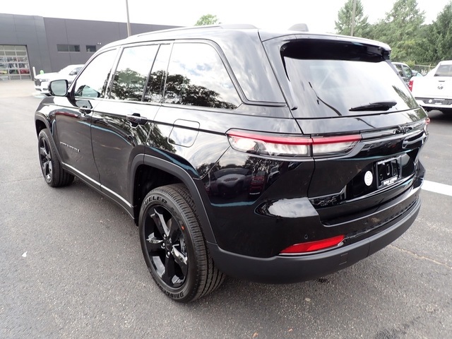 2025 Jeep Grand Cherokee Altitude X photo 3