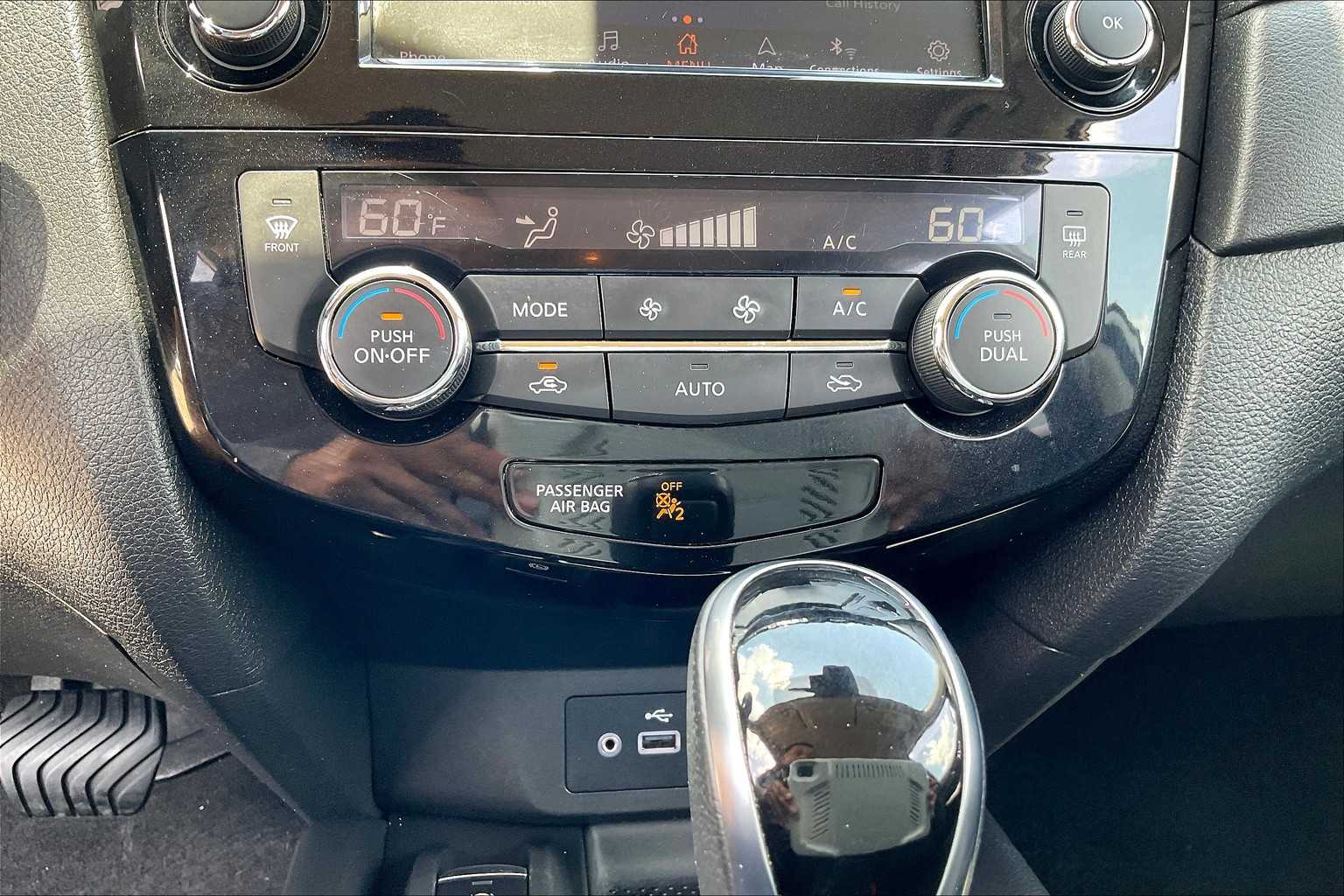 2019 Nissan Rogue SV photo 33