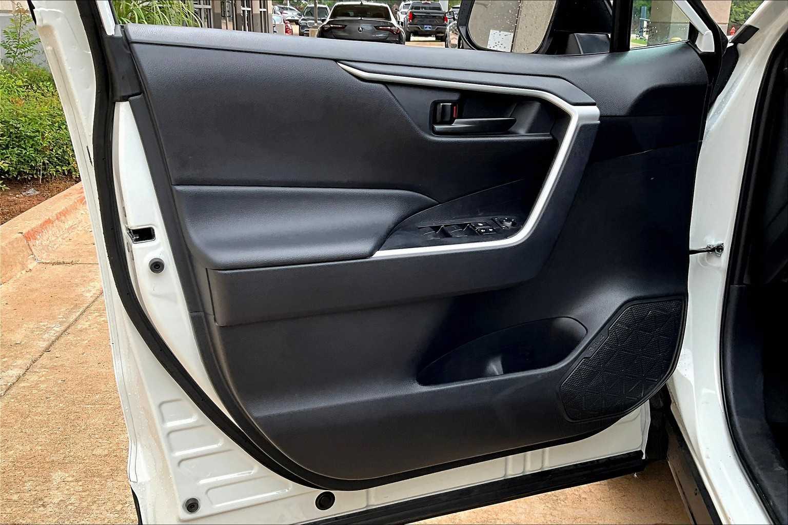 2025 Toyota RAV4 LE photo 17