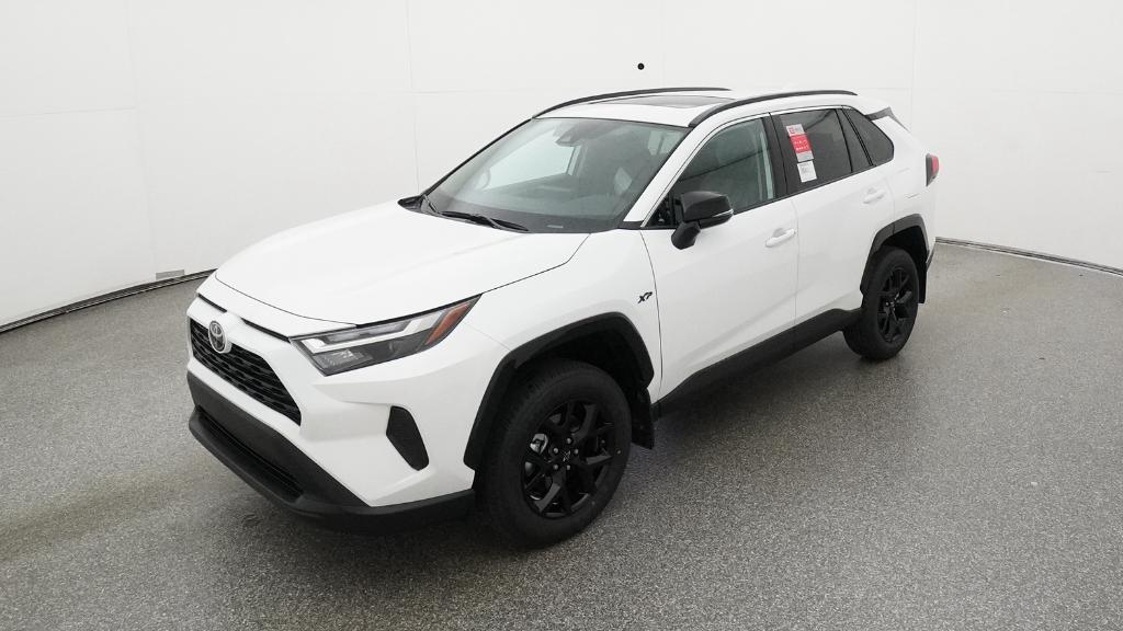 2025 Toyota RAV4 XLE's photo