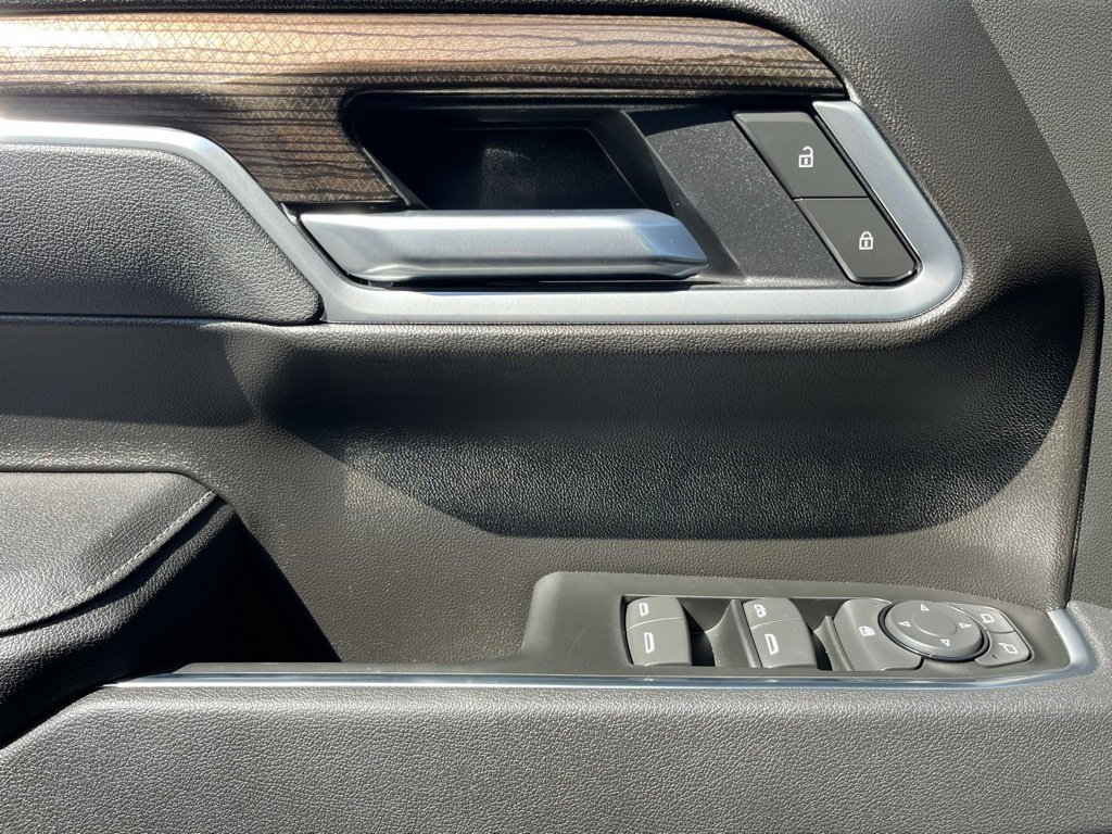 2025 Chevrolet Silverado 1500 LT photo 10