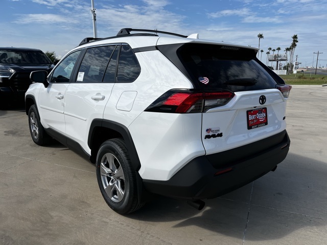 2025 Toyota RAV4 XLE photo 4