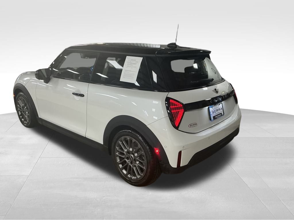2025 Mini Cooper 2 Door Hardtop Signature photo 3