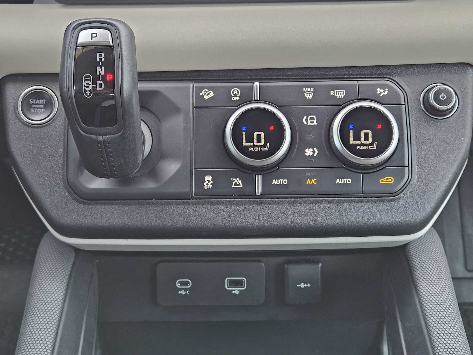 2022 Land Rover Defender X-Dynamic S photo 26