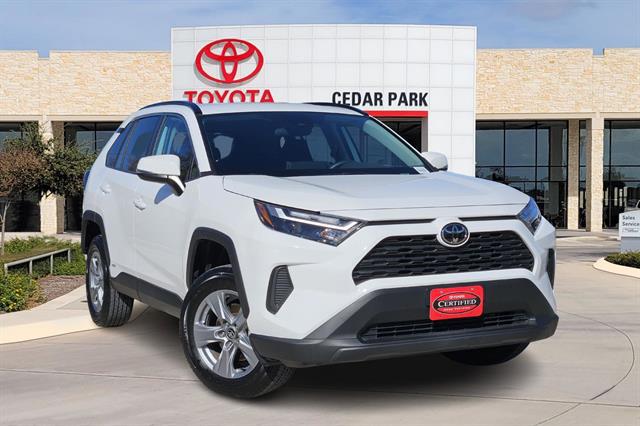 2025 Toyota RAV4 XLE's photo