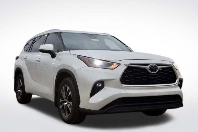 2021 Toyota Highlander XLE's photo