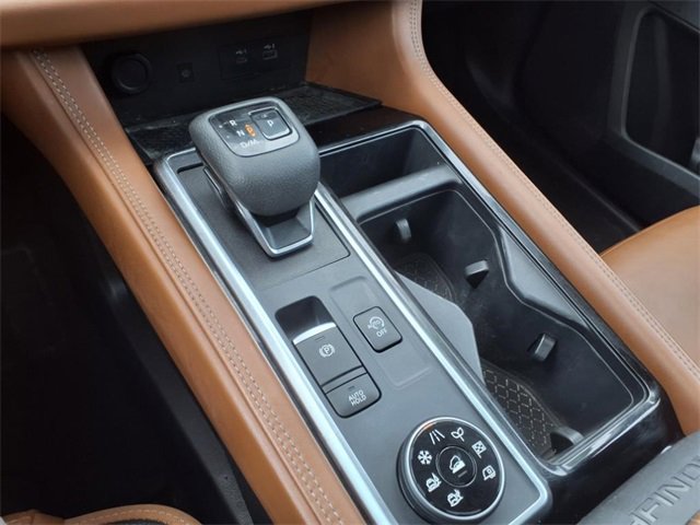 2023 Nissan Pathfinder Platinum photo 11