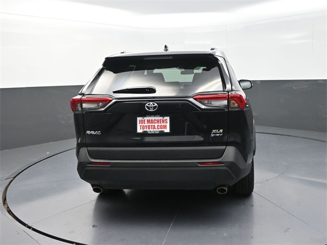 2025 Toyota RAV4 Hybrid XLE photo 3