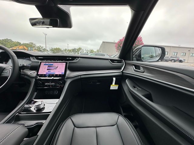 2025 Jeep Grand Cherokee Limited photo 27