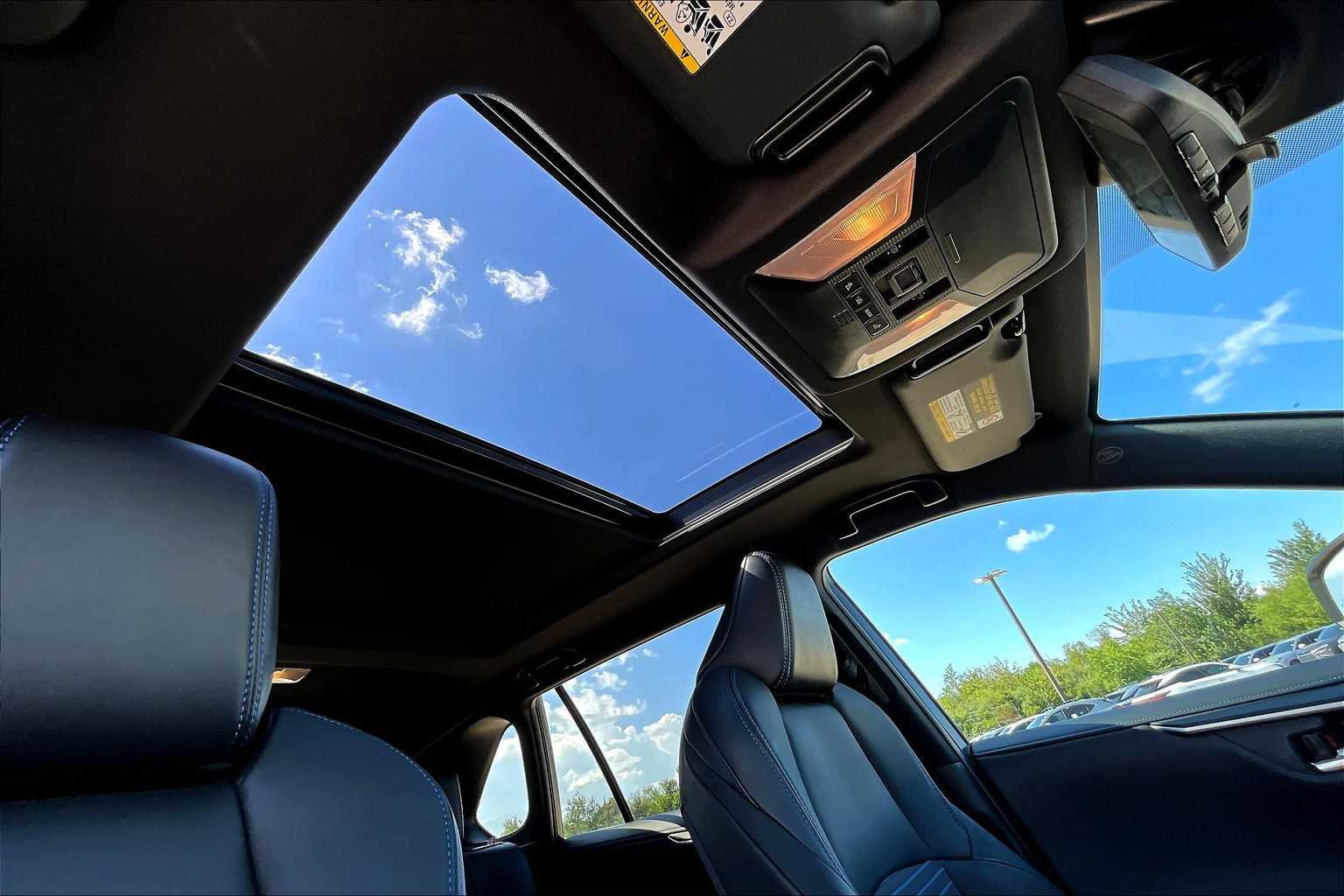 2021 Toyota RAV4 Hybrid XSE photo 12