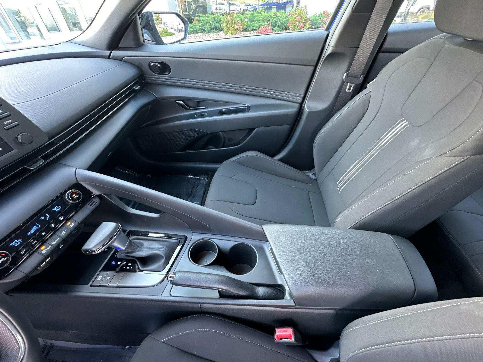 2025 Hyundai Elantra SEL Sport photo 20