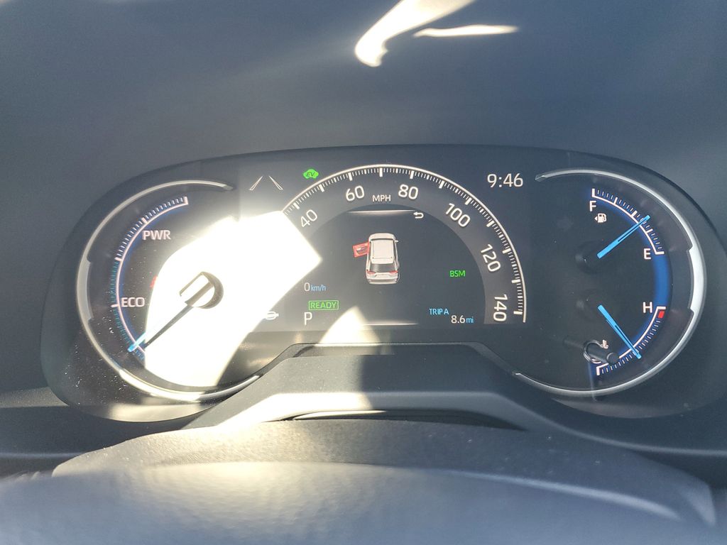 2025 Toyota RAV4 Hybrid XLE photo 19