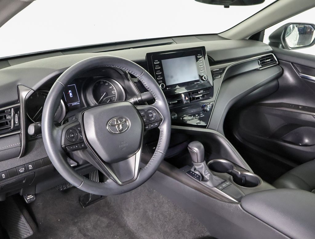 2023 Toyota Camry SE photo 5