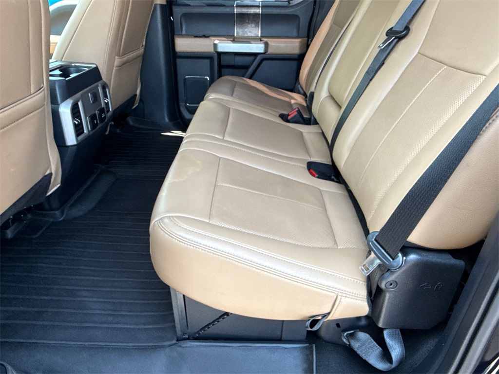 2022 Ford F-350 Lariat photo 19