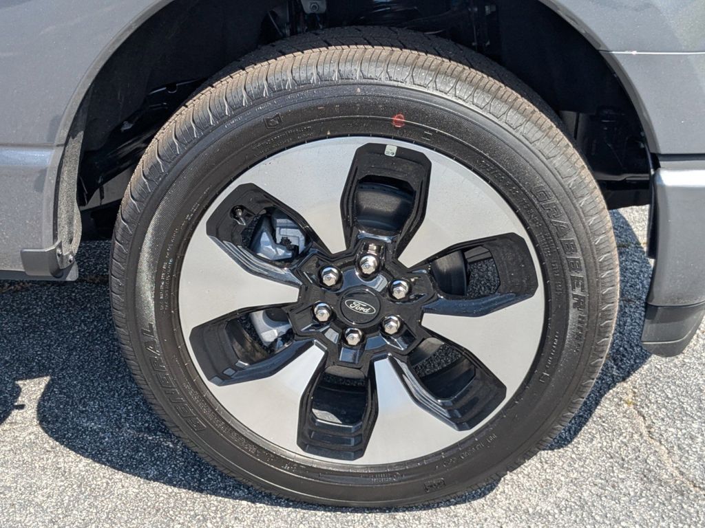 2025 Ford F-150 Lightning Platinum photo 11
