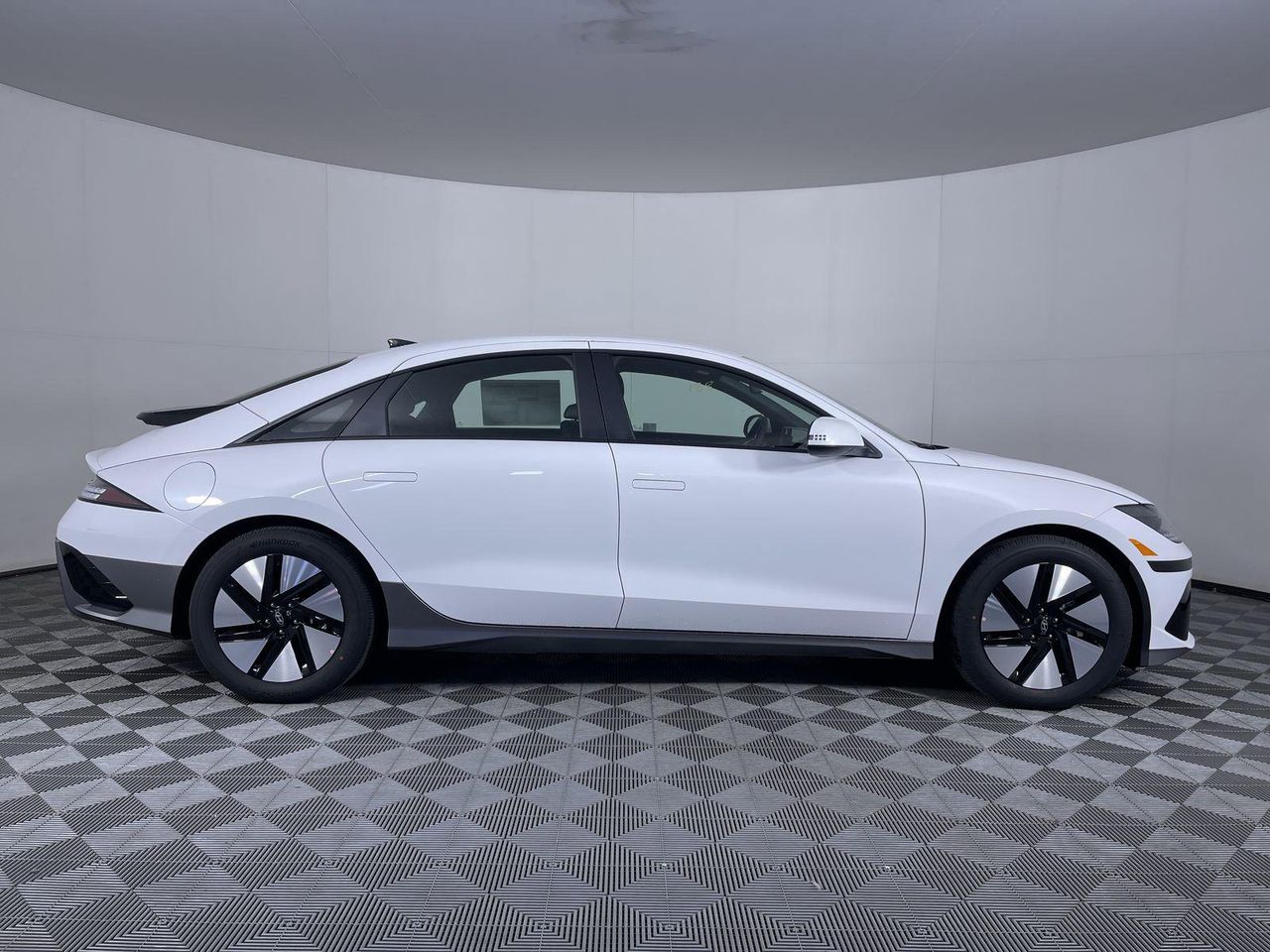 2025 Hyundai Ioniq 6 SE photo 4
