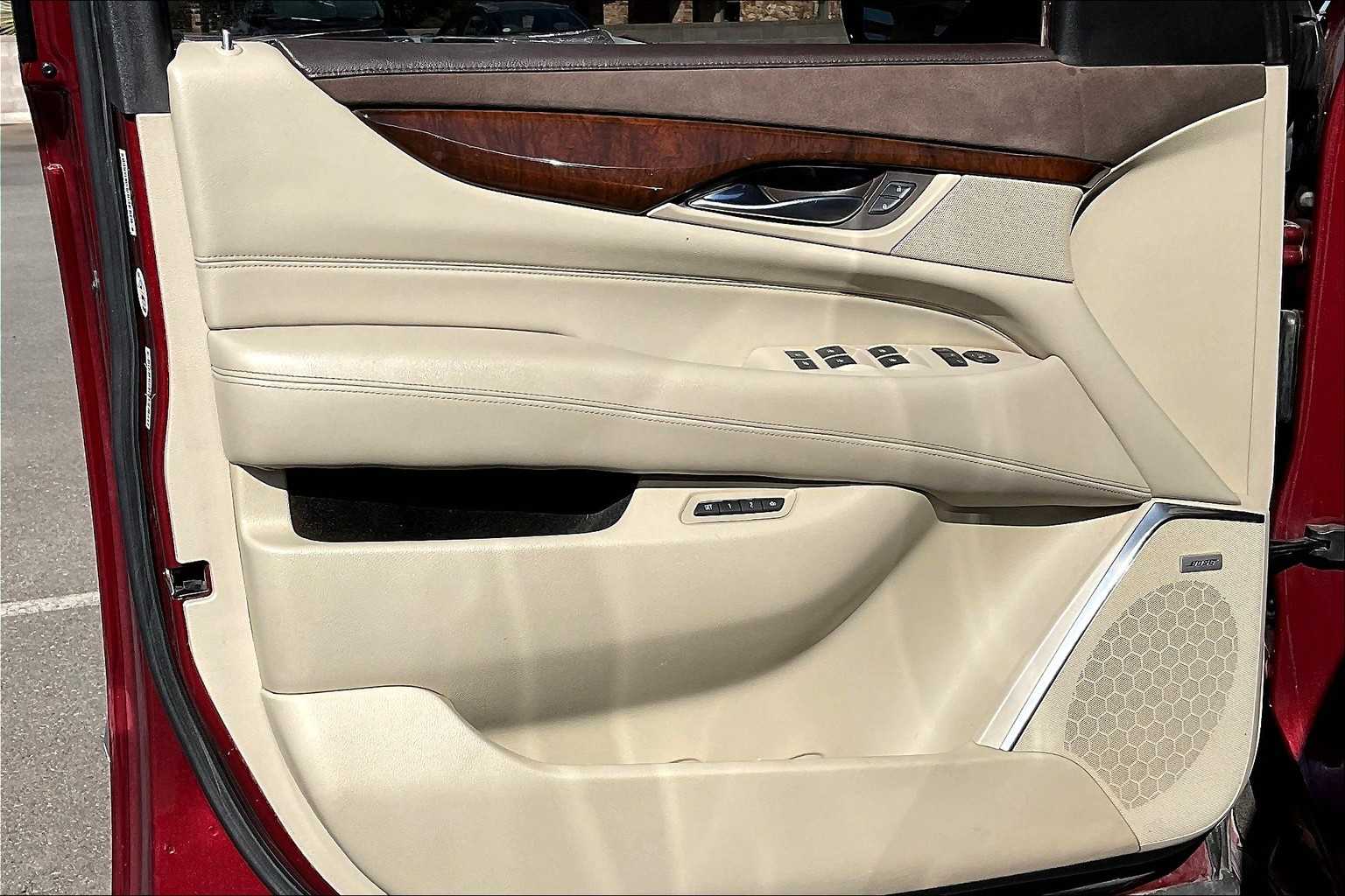 2017 Cadillac Escalade Luxury photo 20