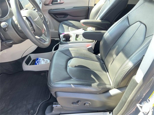 2022 Chrysler Pacifica Hybrid Touring L photo 16