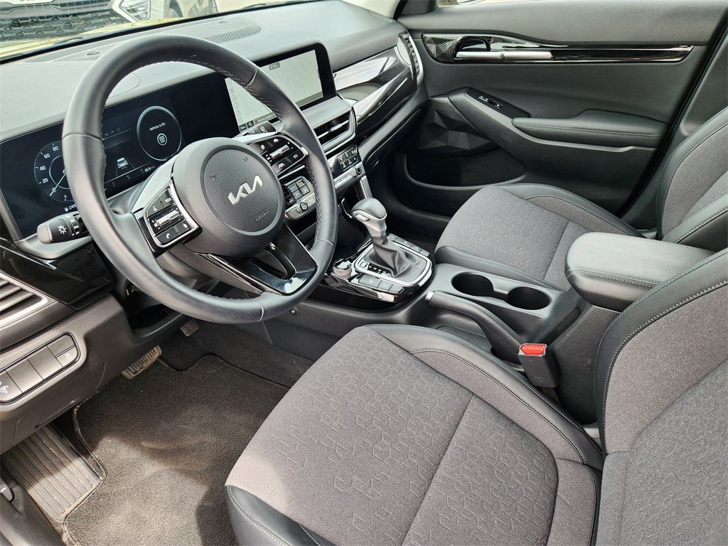 2024 Kia Seltos X-Line photo 7