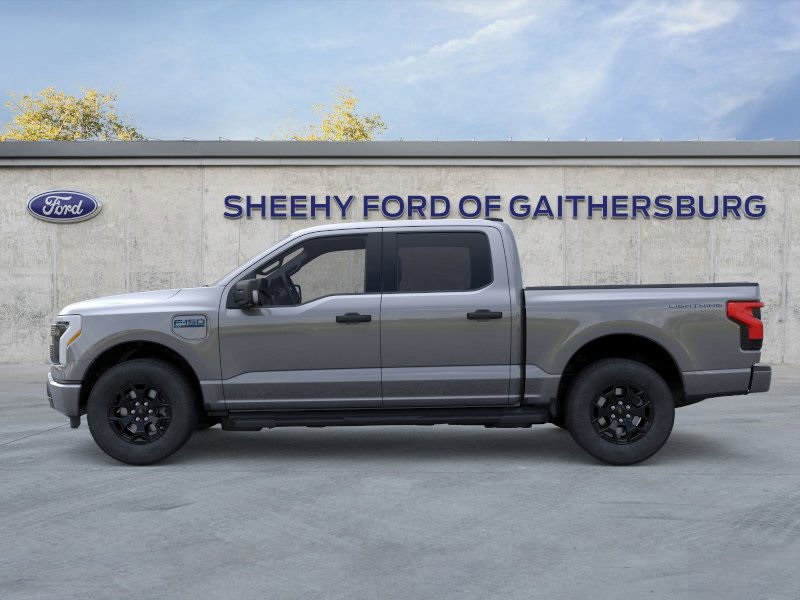 2025 Ford F-150 Lightning XLT photo 3