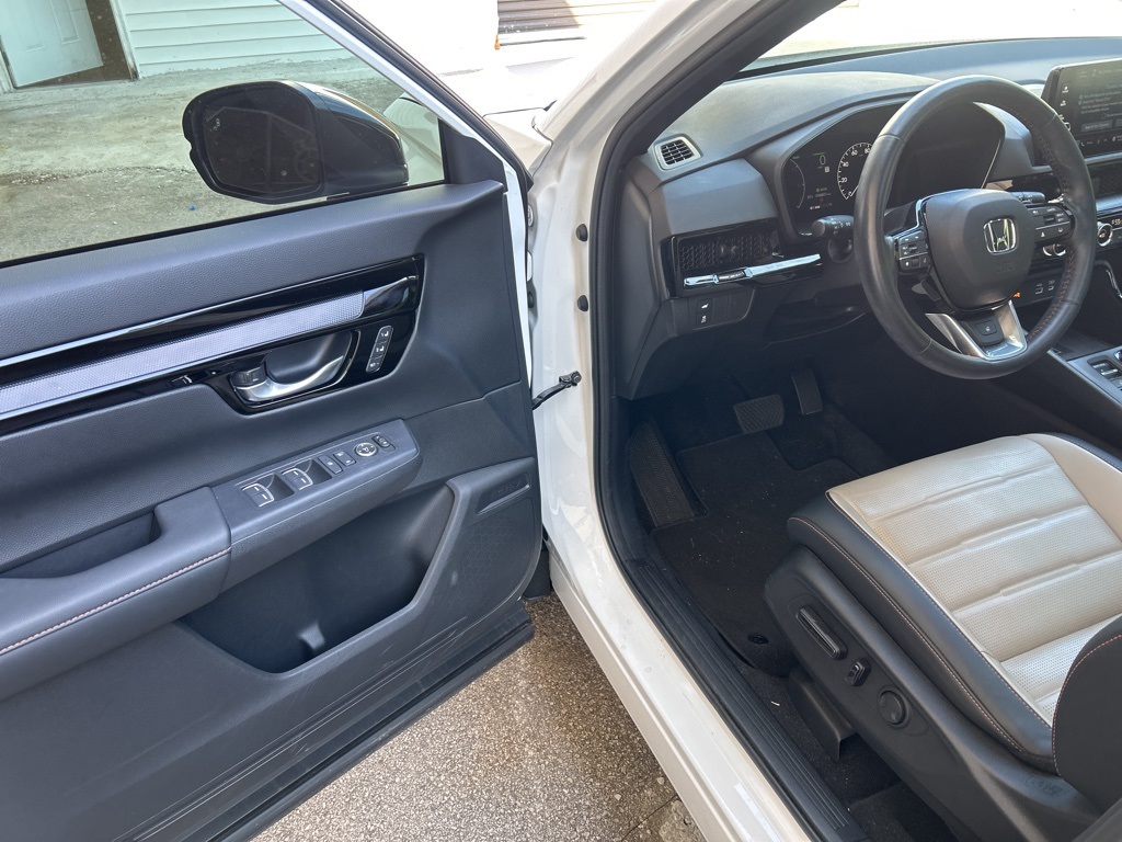 2024 Honda CR-V Hybrid Sport Touring photo 4