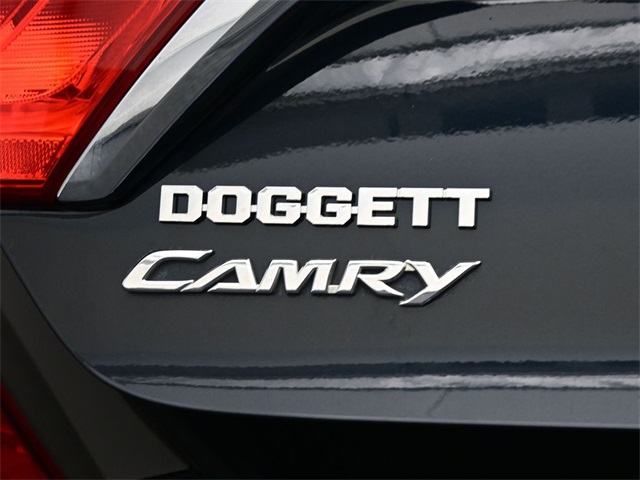 2016 Toyota Camry LE photo 16
