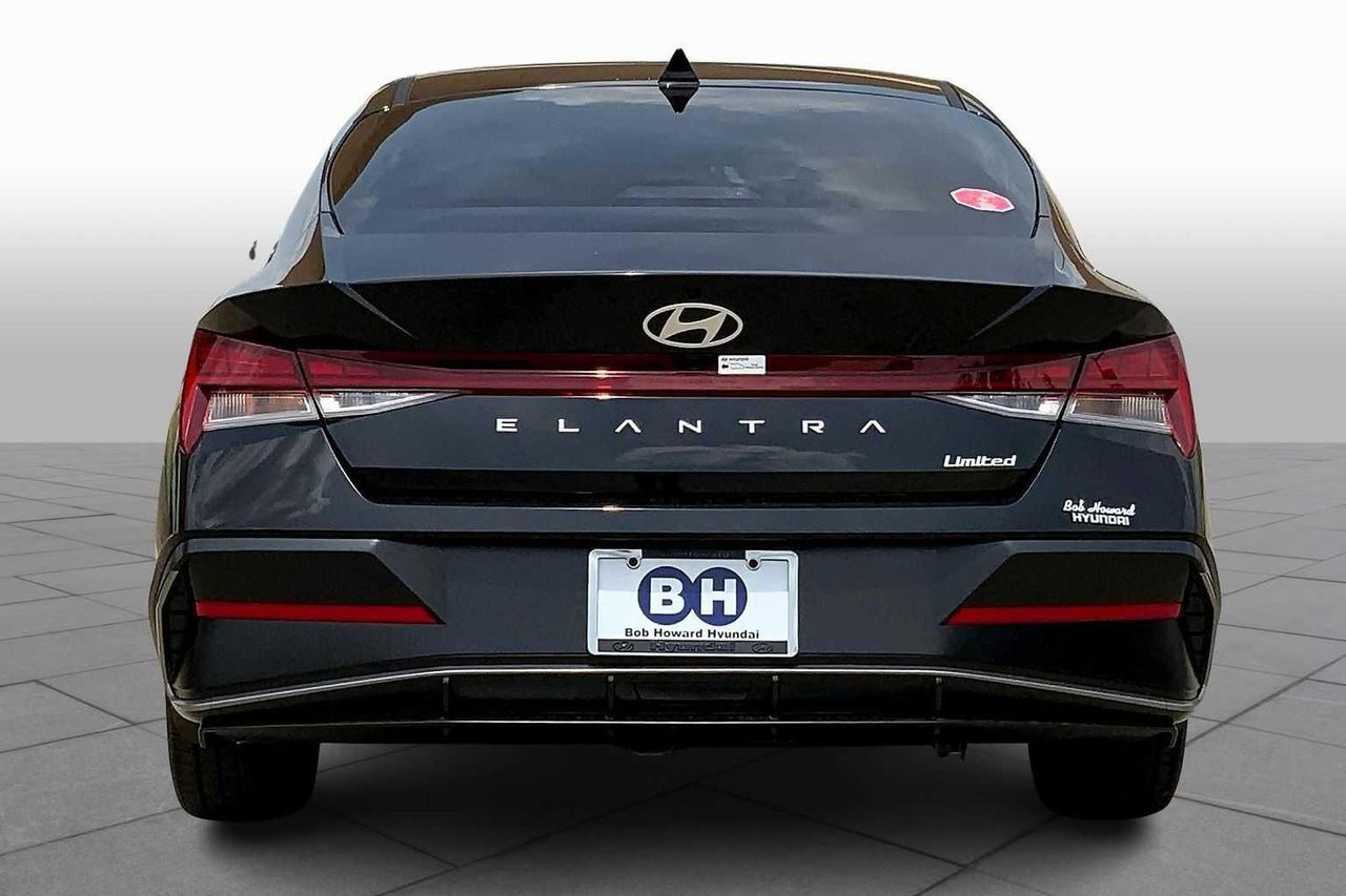 2025 Hyundai Elantra Limited photo 4