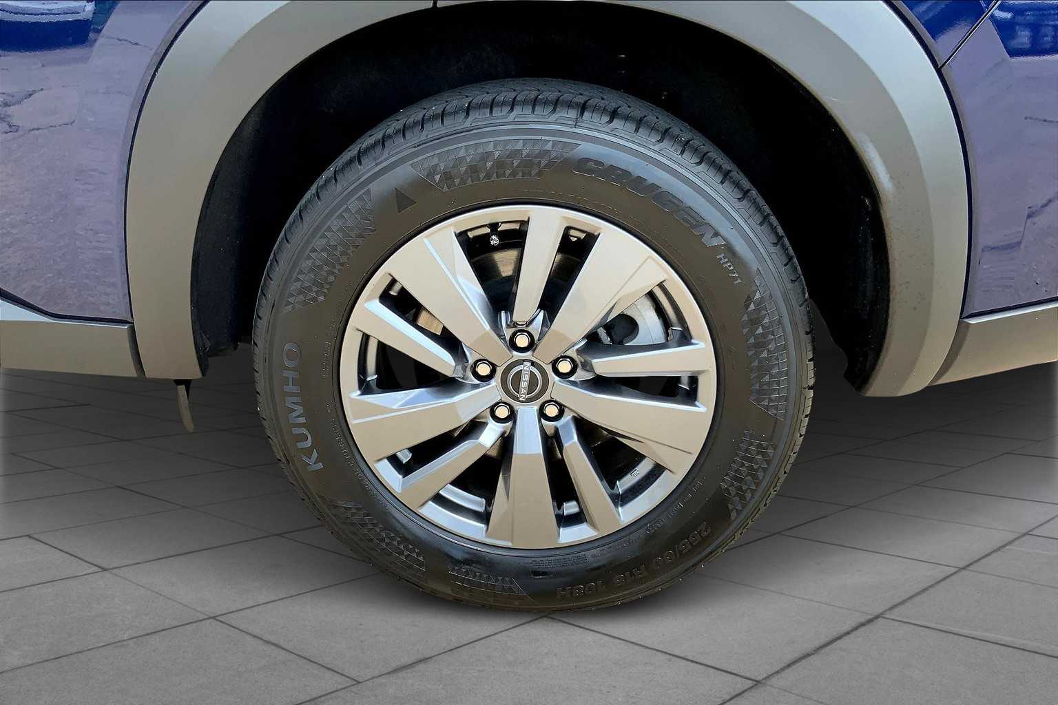 2025 Nissan Pathfinder SV photo 9