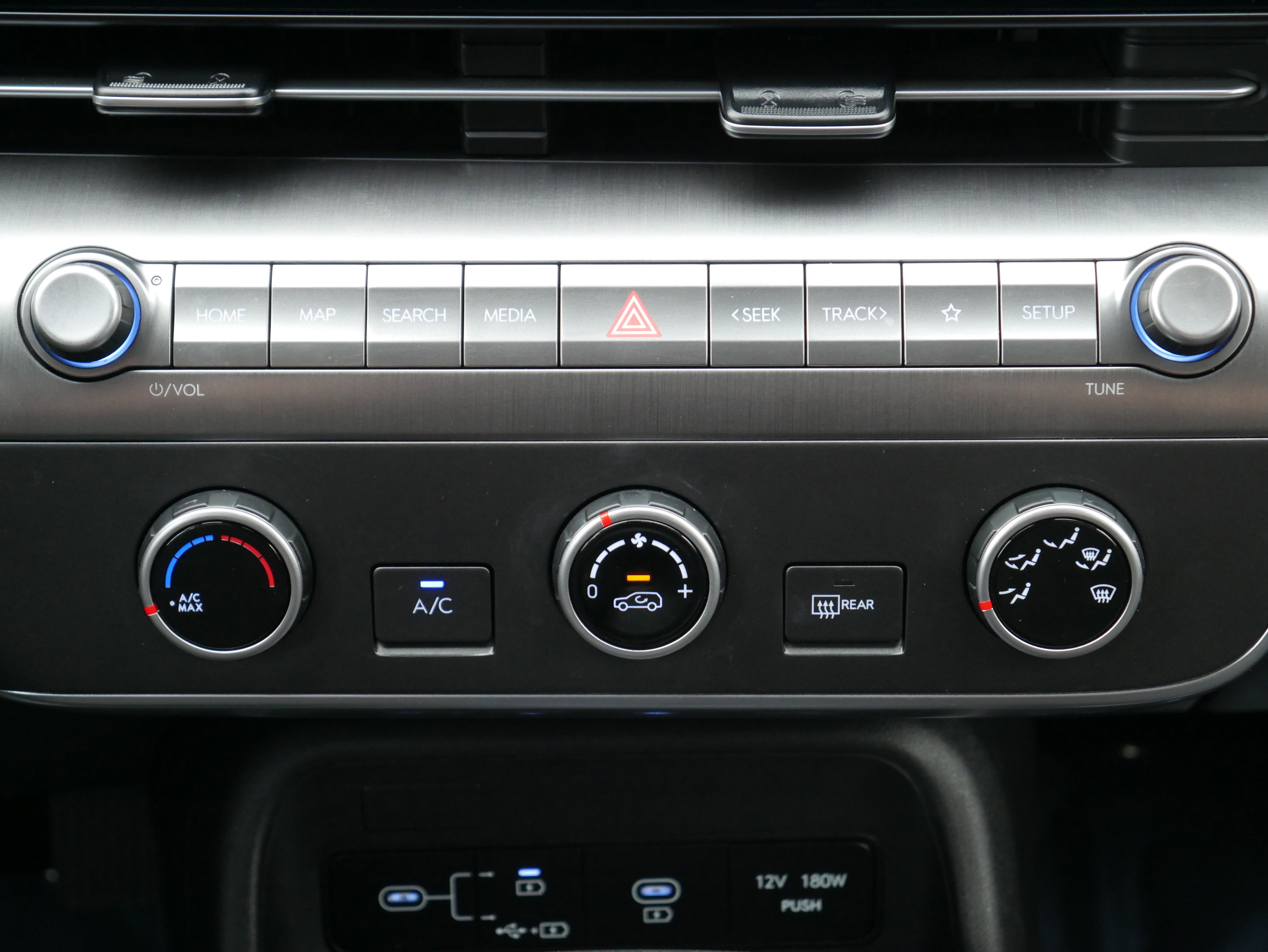 2025 Hyundai Kona SE photo 3