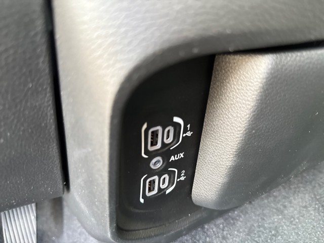 New 2025 Bright White Clear-Coat Exterior Paint RAM Tradesman image 16