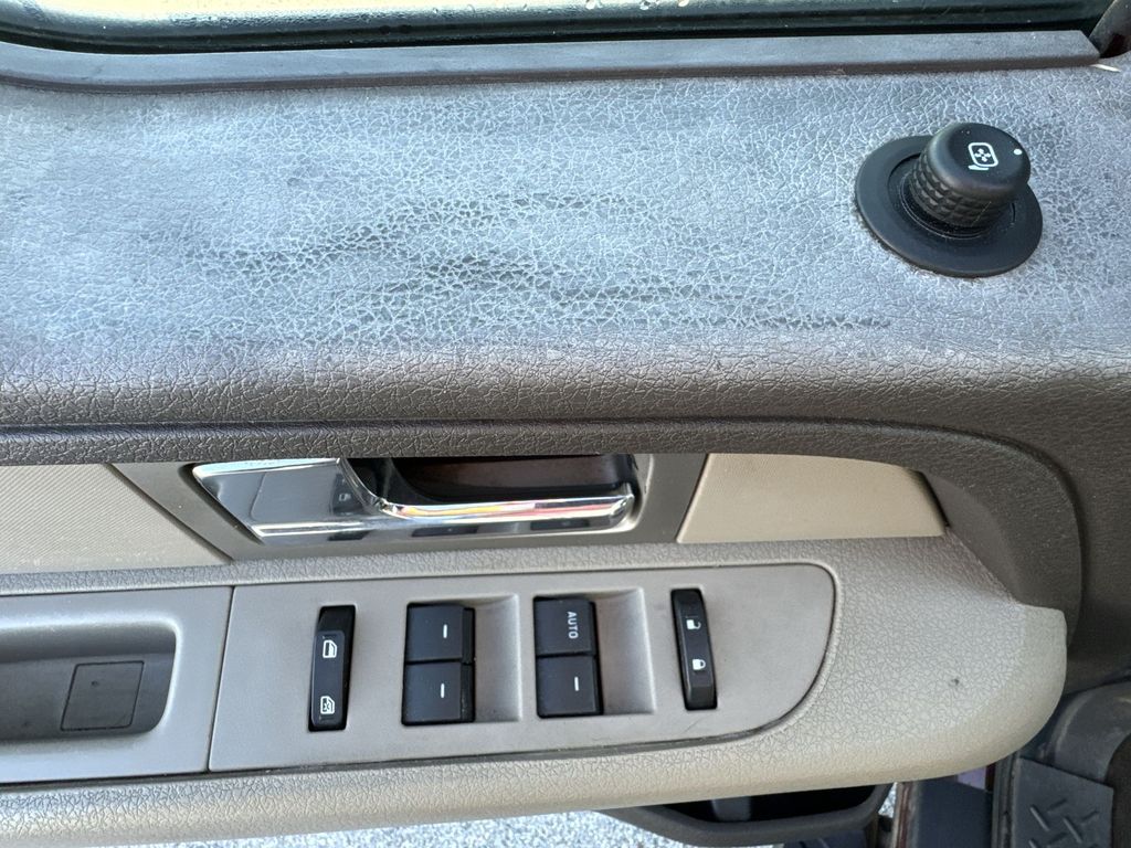 2009 Ford F-150 XLT photo 12