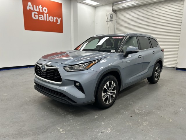 Pre-Owned 2020 Toyota Highlander Hybrid XLE