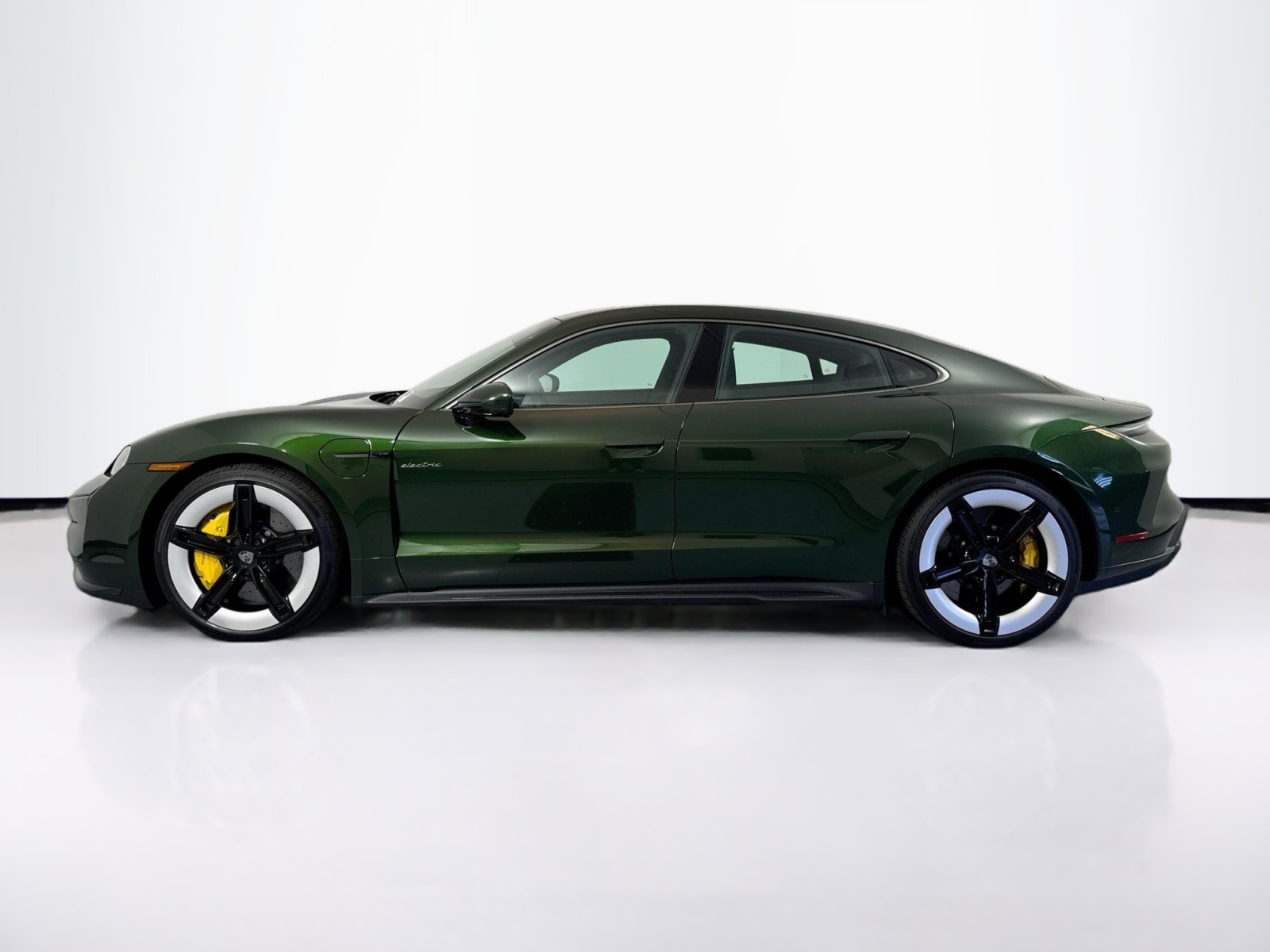 2025 Porsche Taycan Turbo S photo 2